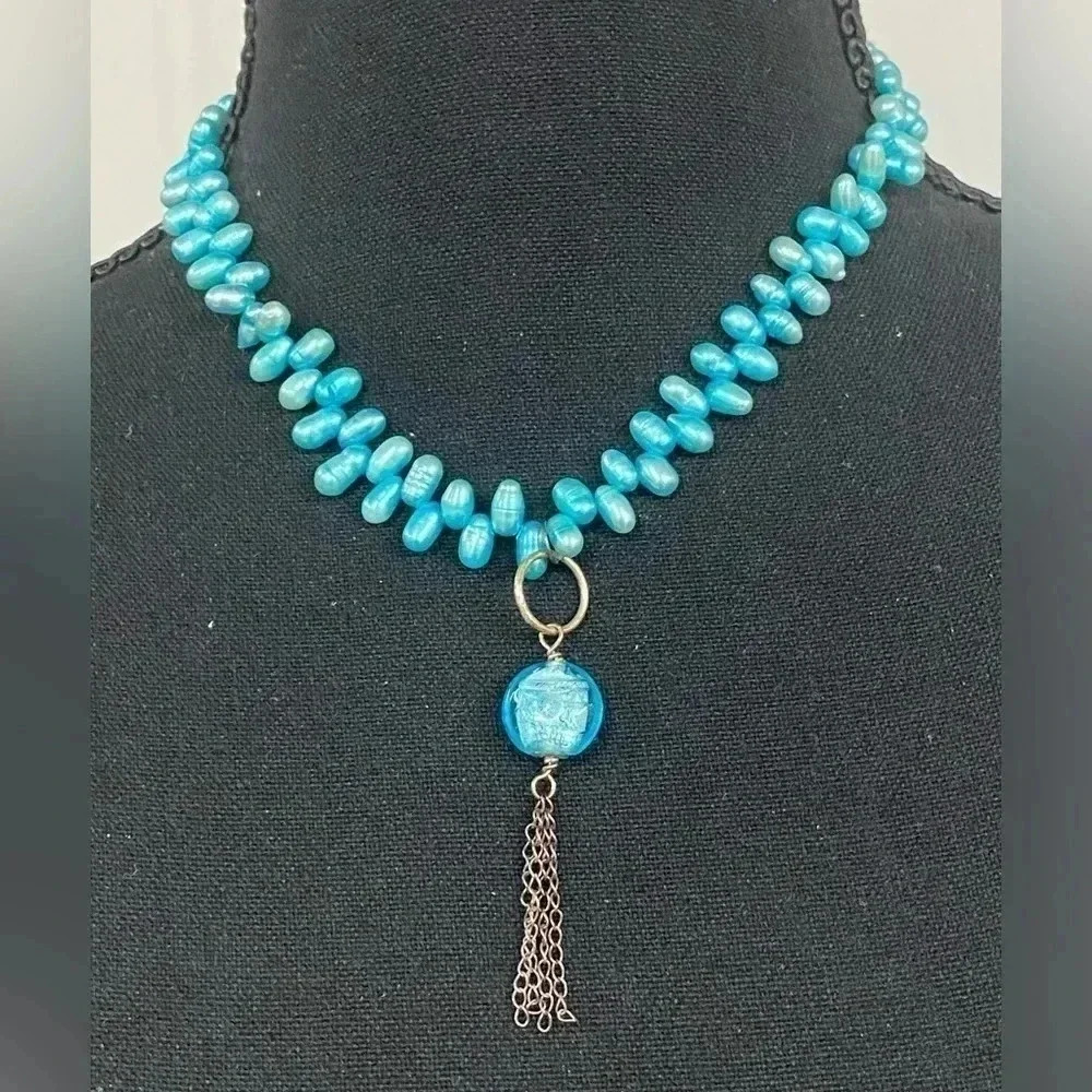 BLUE FRESHWATER PEARLS WITH GLASS ACCENT. MAGNETIC CLOSURE. 17"